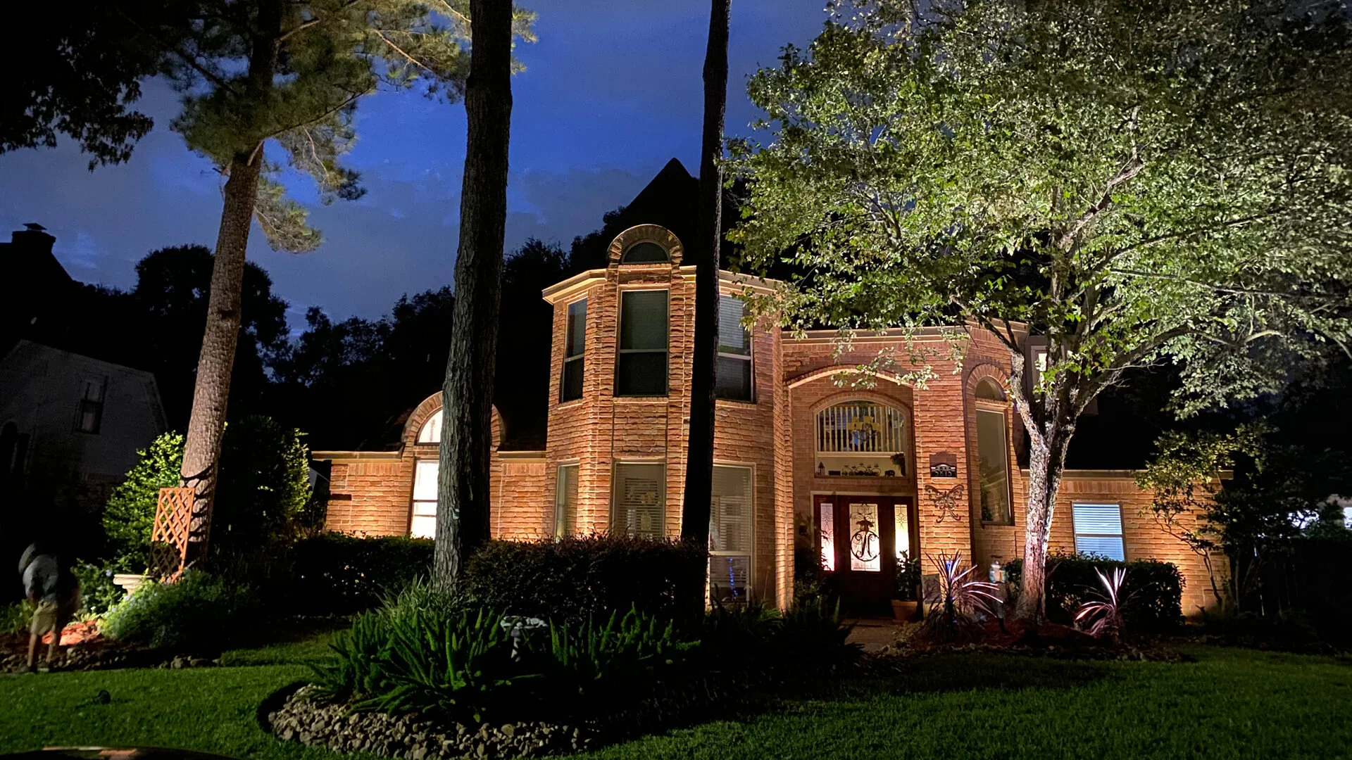 Are Maintenance Programs Worth It for Landscape Lighting Systems?