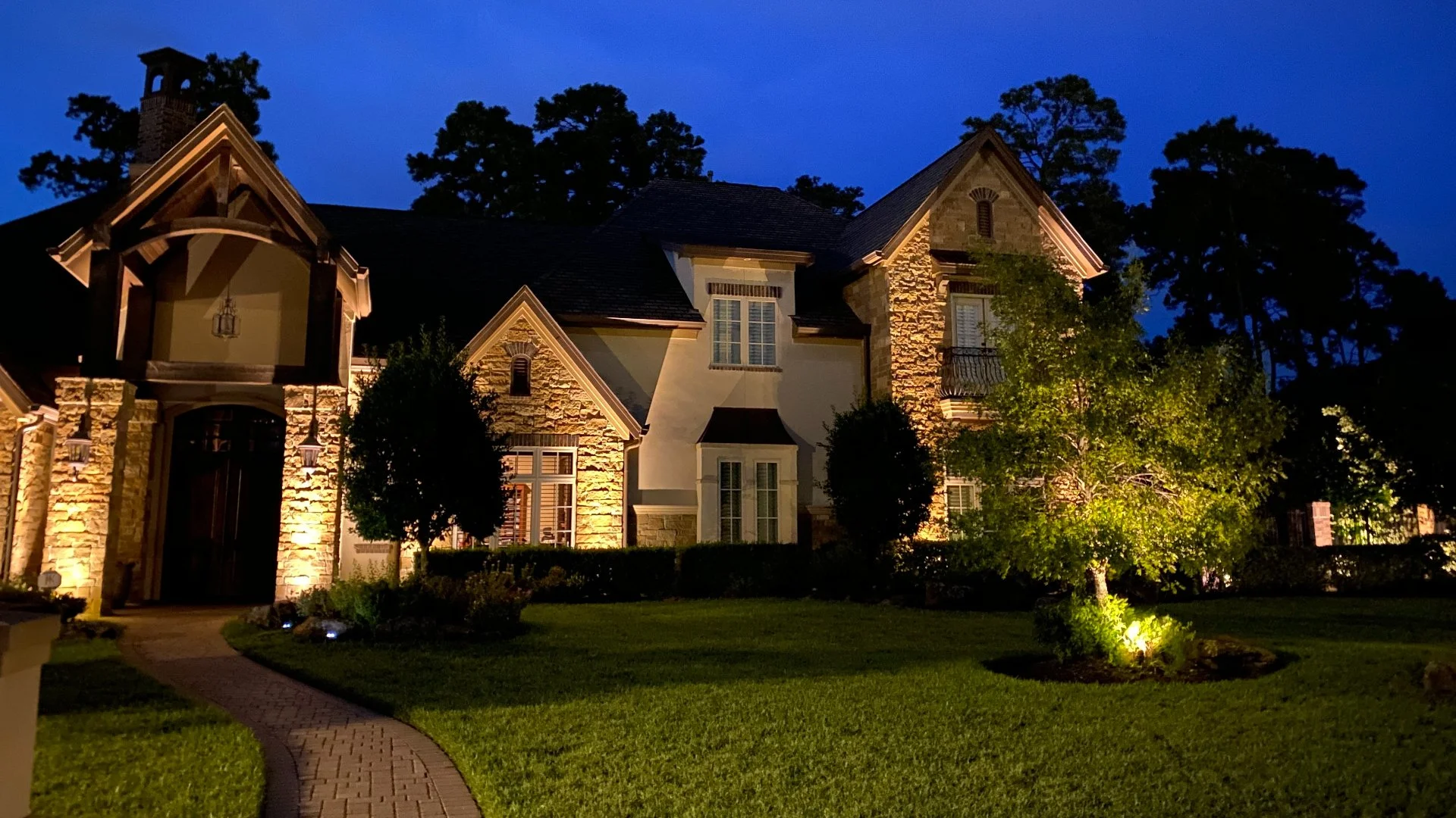 Professional Landscape Lighting Design & Installation - Here’s What To Expect